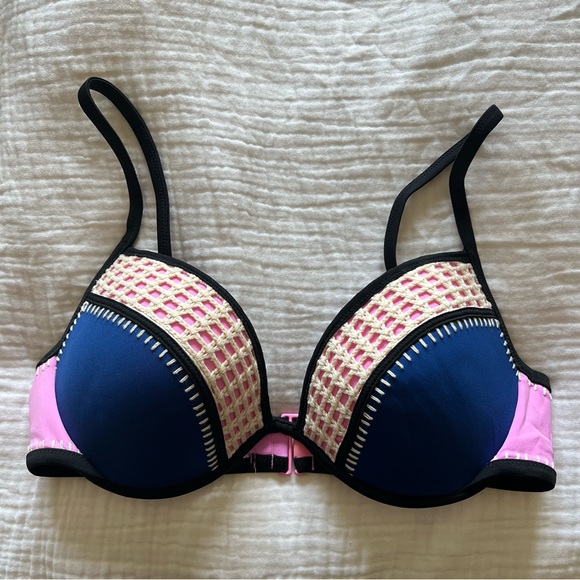 Padded Victoria Secret Bikini Top. - Picture 1 of 5